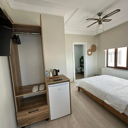 Kingway Hotel *